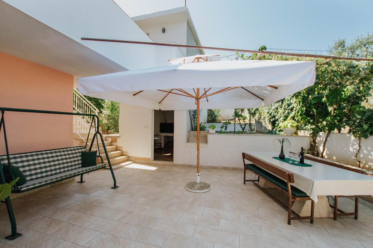 Apartments By The Sea Arbanija, Ciovo - 1085 Trogir Exterior foto