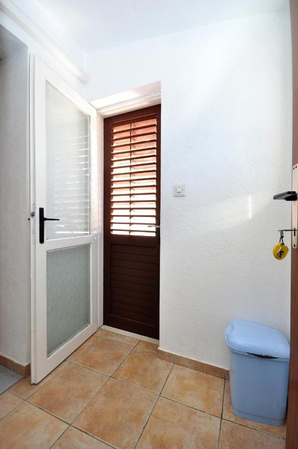Apartments By The Sea Arbanija, Ciovo - 1085 Trogir Exterior foto